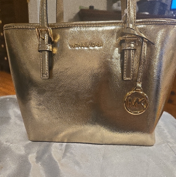 NWT  Gold Michael Kors Handbag - Picture 8 of 10